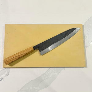 Isamitsu Gyuto Shirogami #1 240mm sanmai revestido em aço inoxidável com cabo zelkova duplo chanfrado